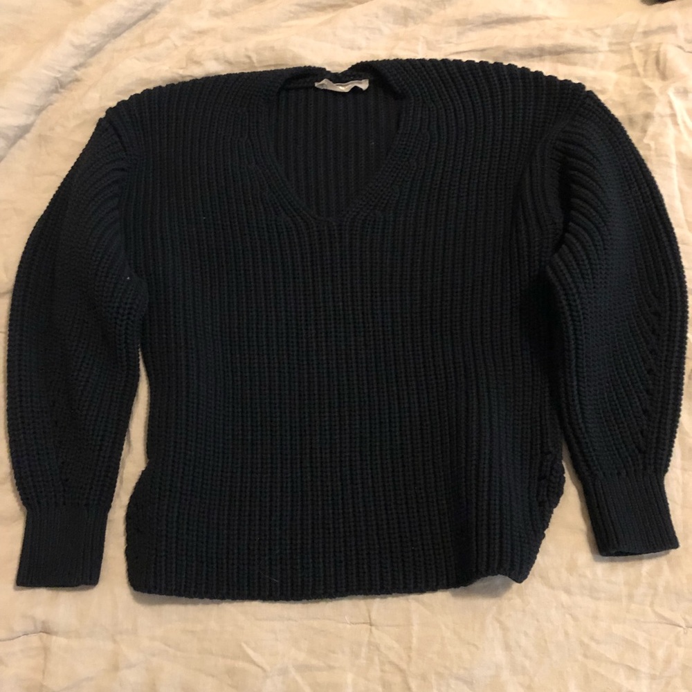 Everlane Navy cropped v-neck sweater medium